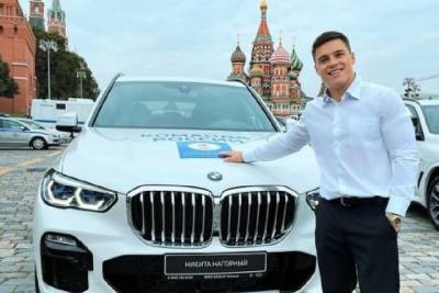 Олимпиец Нагорный оправдался за парковку подаренного BMW на газоне