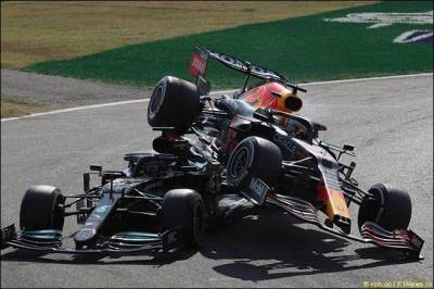 В FIA проанализируют аварию Ферстаппена и Хэмилтона