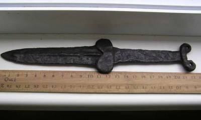 Новосибирские археологи изучили скифский меч, попавший в пункт приема металлолома