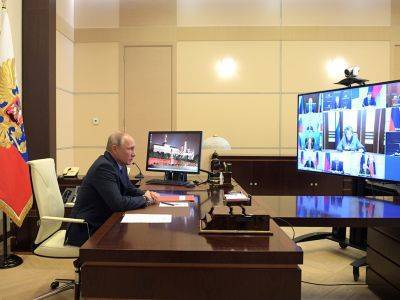 Путин допустил, что скоро уйдет на карантин из-за болеющих в его окружении