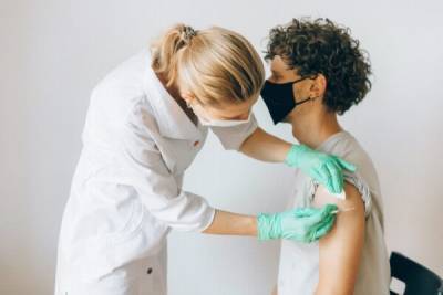 Россияне рассказали, что думают о людях, купивших фальшивые сертификаты о вакцинации от коронавируса – Учительская газета