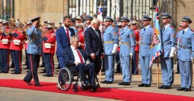 Президент Чехии Милош Земан доставлен в военный госпиталь в Праге