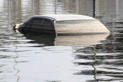 Владельцам затопленных авто в петербургском паркинге не возместят ущерб
