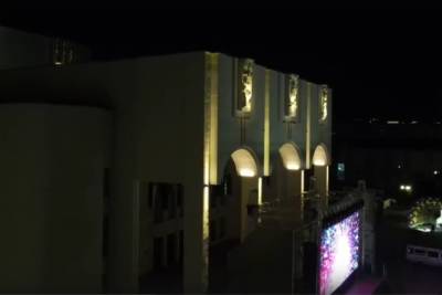 В Курске на драматическом театре заработала новая архитектурная подсветка