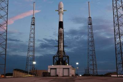 SpaceX запустила на полярную орбиту обновленные интернет-спутники Starlink с лазерной связью