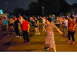 В Китае объявили войну танцующим пенсионерам