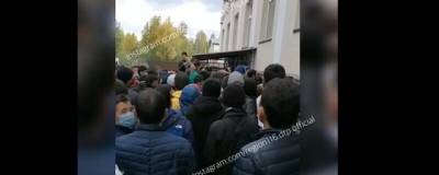В Казани мигранты пытались штурмом взять здание УФМС
