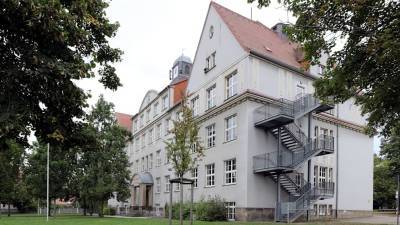 Германия снова закрывает школы на карантин
