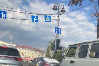 В Курске двое суток не работает светофор на площади Перекальского
