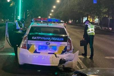 Пьяный водитель влетел в полицейское авто в Киеве и травмировал патрульных