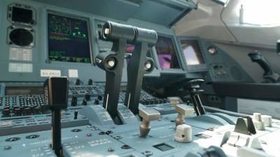 На, летчик: авиакомпании РФ начали повышать зарплату пилотам