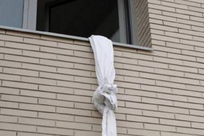 В Касимове 56-летняя женщина погибла, спускаясь из окна по простыням