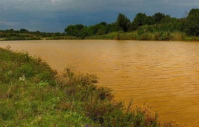 Оккупанты в Донецке уничтожают природу: реки стали желтыми. ФОТО