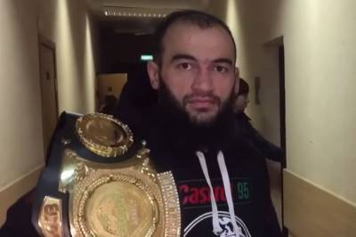 Российский боец ММА Дураев подписал контракт с UFC