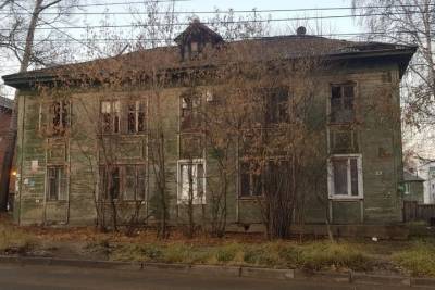 На окраине Архангельска при пожаре спасли мужчину-инвалида