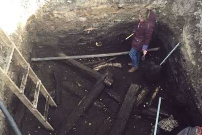 Деревянные конструкции XV века обнаружили псковские археологи на раскопках