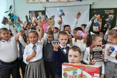 Тюменские школьники присоединились к акции «Дети вместо цветов»