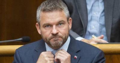 Экс-премьер Словакии требует отставки нынешнего главы правительства