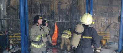 В Саратове на станции техобслуживания произошел пожар площадью 800 кв. м