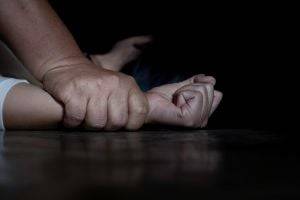 На Закарпатье девочку изнасиловали трое подростков