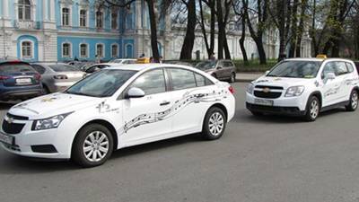 Смольный отказался от услуг оператора такси после нападения на пассажирку