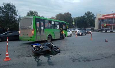 В Тюмени автобус сбил 30-летнего мотоциклиста