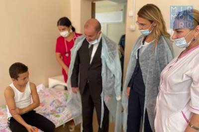 Министр здравоохранения РД посетила пострадавших от отравления газом в школе № 36