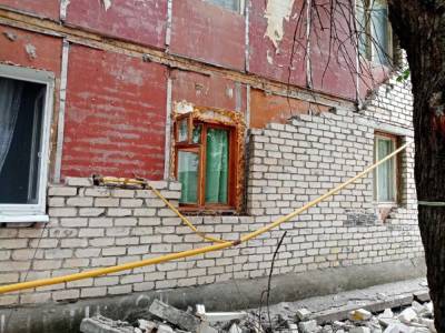 В Самаре рухнула стена жилого дома, повредив газовое оборудование