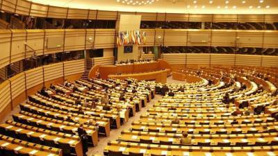 Депутаты Европарламента утвердили доклад с призывом пересмотреть отношения с Россией