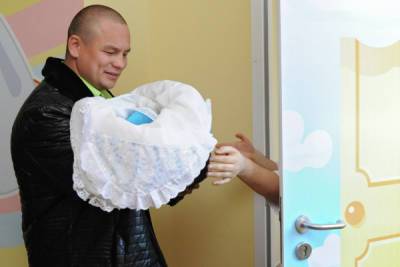 В РПЦ выступили против выделения маткапитала отцам детей от суррогатных матерей
