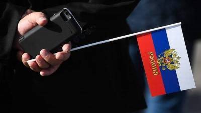 Россиянам навяжут еще четыре предустановленных отечественных приложения на смартфонах