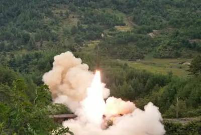 В КНДР запустили ракету с поезда