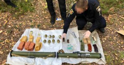 Сотрудники СБУ нашли оружейный тайник на границе с Беларусью (ВИДЕО)