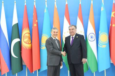 Бердымухамедов обсудил с Рахмоном использование порта в Туркменбаши для перевозки грузов в Таджикистан