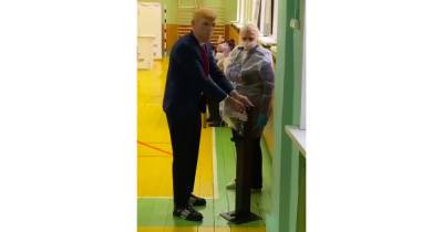 «Дональд Трамп» посетил избирательный участок в Москве