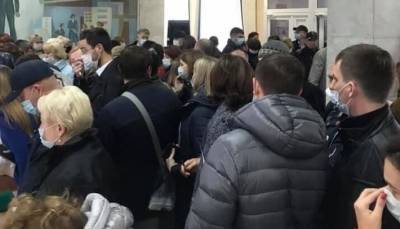 Массовый подвоз избирателей к участкам зафиксирован в Якутске, Ульяновске, на Орловщине