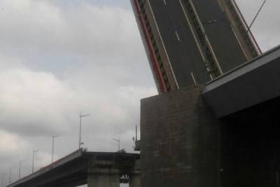 Внимание: разводка Ладожского моста перенесена с 13 на 14 сентября