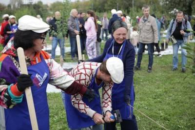Возможность посадить сад в память о Юрии Лужкове Надежда Бабкина назвала честью
