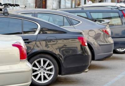 В Украине установили единую цену на регистрацию автомобилей и хранение номерных знаков