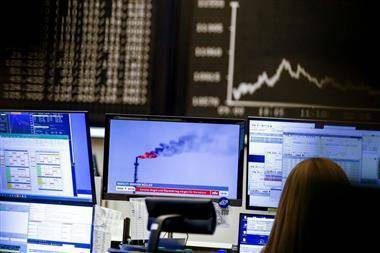 Фондовые биржи Европы заметно снизились на опасениях за перспективы экономики