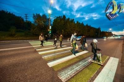 В Мурманске сделали первый проекционный пешеходный переход