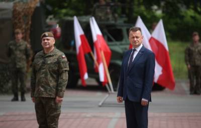 Министр обороны Польши: Беларусь пытается открыть другой маршрут нелегальной миграции