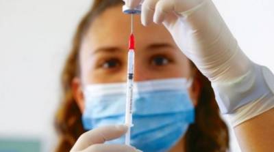 Украинцам нужна мотивация, чтобы вакцинироваться – эксперт