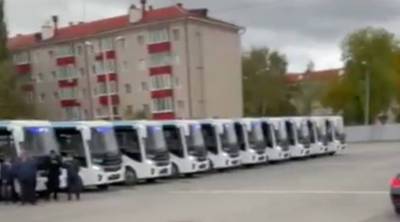 Глава Башкирии показал новые пассажирские автобусы