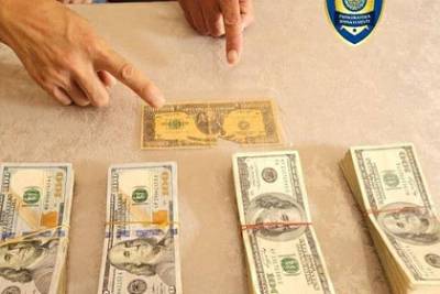 В Узбекистане двое мошенников попытались продать купюру в миллион долларов