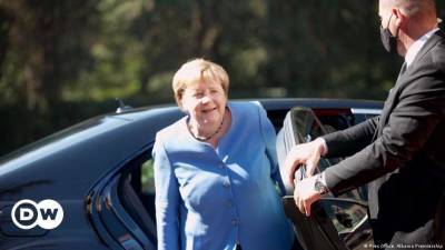 За что ругают и хвалят Меркель? Буш, Медведев, Олланд в фильме DW