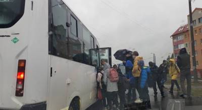 В Соляном дети не могут уехать в школу из-за переполненных автобусов: какое решение нашли власти - pg21.ru - Чебоксары - Алексей