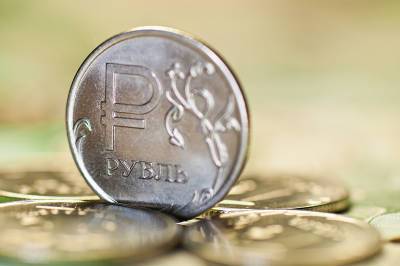 Рубль вернулся в рейтинг самых популярных валют мира