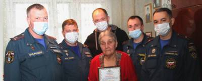 В Новосибирске поздравили с 90-летним юбилеем ветерана пожарной охраны Елену Каликину