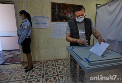 Главы голосуют: в числе первых избирателей Ленобласти — руководители районов и поселений